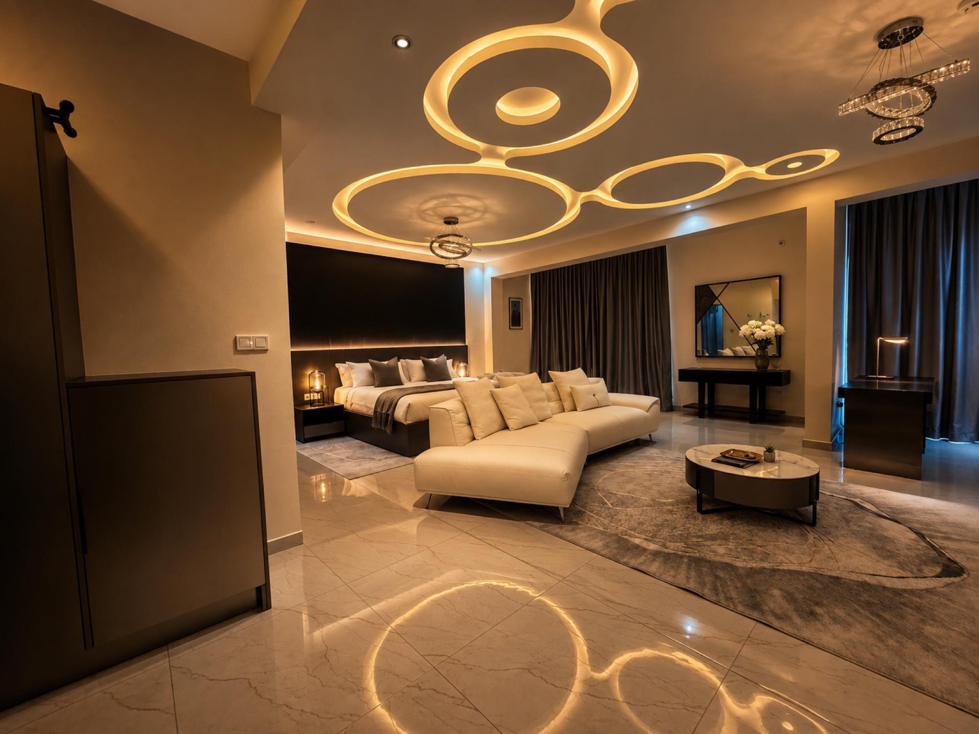 Suite SO'MOON — chambre et plafond sculpté